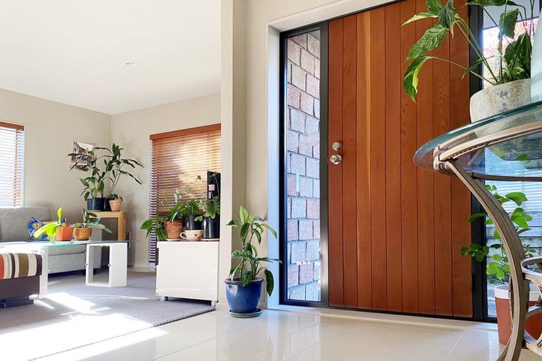 Photo of property in 10a Phoenicia Court, The Gardens, Auckland, 2105