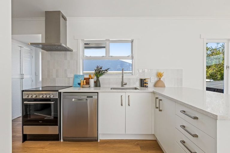 Photo of property in 17b Hamurana Place, Te Atatu Peninsula, Auckland, 0610