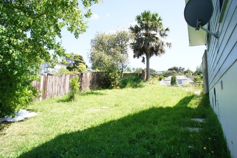 Photo of property in 26 Lambrown Drive, Totara Vale, Auckland, 0629