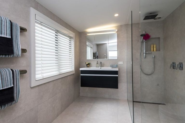 Photo of property in 14 Paparoa Road, Cockle Bay, Auckland, 2014