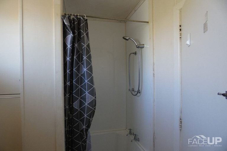 Photo of property in 49 Flanshaw Road, Te Atatu South, Auckland, 0610