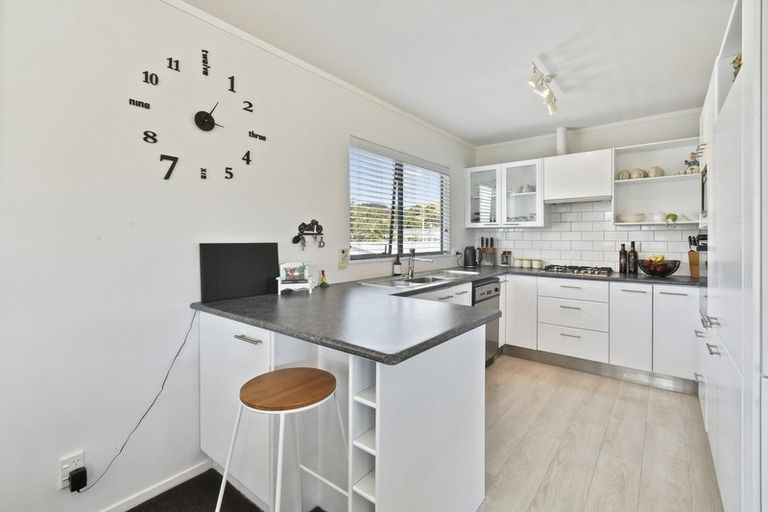 Photo of property in 13 Bertram Road, Kawakawa Bay, Papakura, 2585