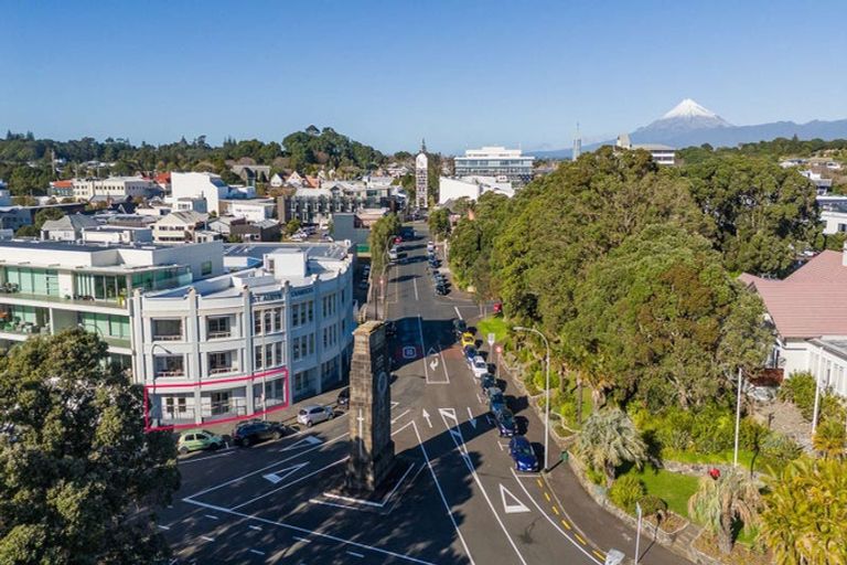 Photo of property in 1 Queen Street, New Plymouth, 4310