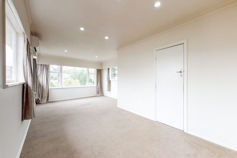 Photo of property in 26 Robert Street, Newlands, Wellington, 6037