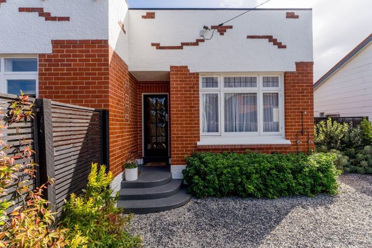 Photo of property in 92 Hargest Crescent, Saint Clair, Dunedin, 9012