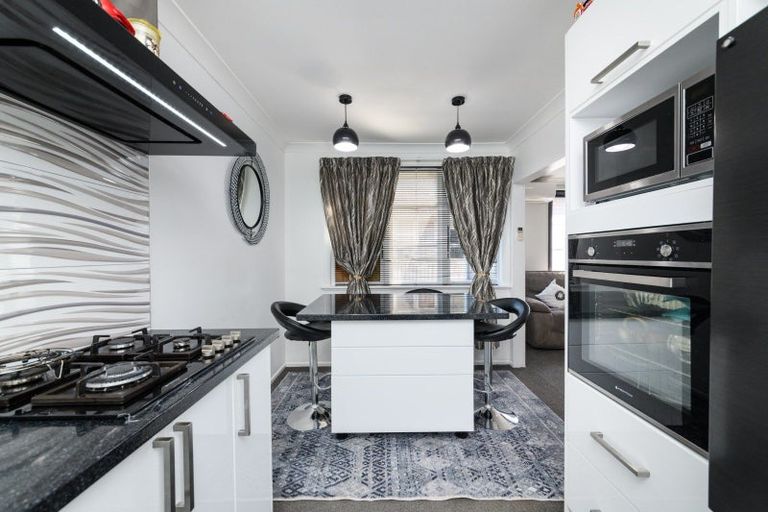 Photo of property in 30 Thames Street, Roslyn, Palmerston North, 4414