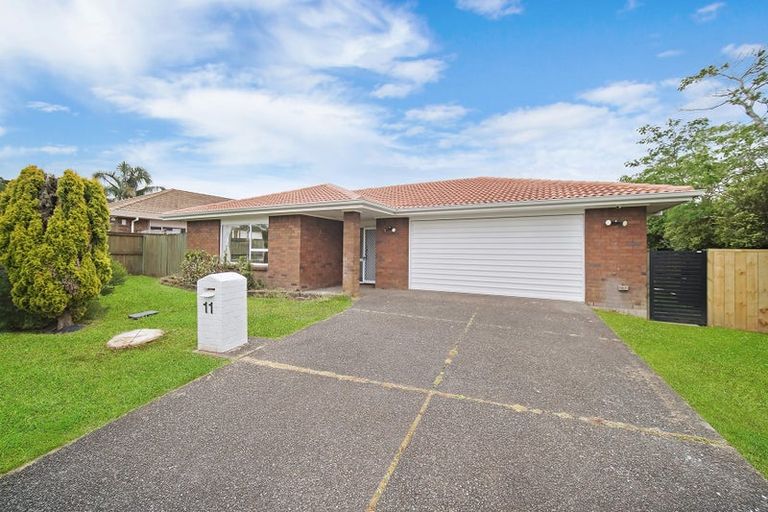 Photo of property in 11 Suncrest Drive, West Harbour, Auckland, 0618