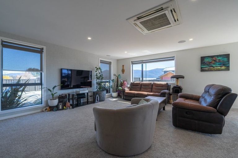 Photo of property in 28 Burnby Drive, Te Anau, 9679