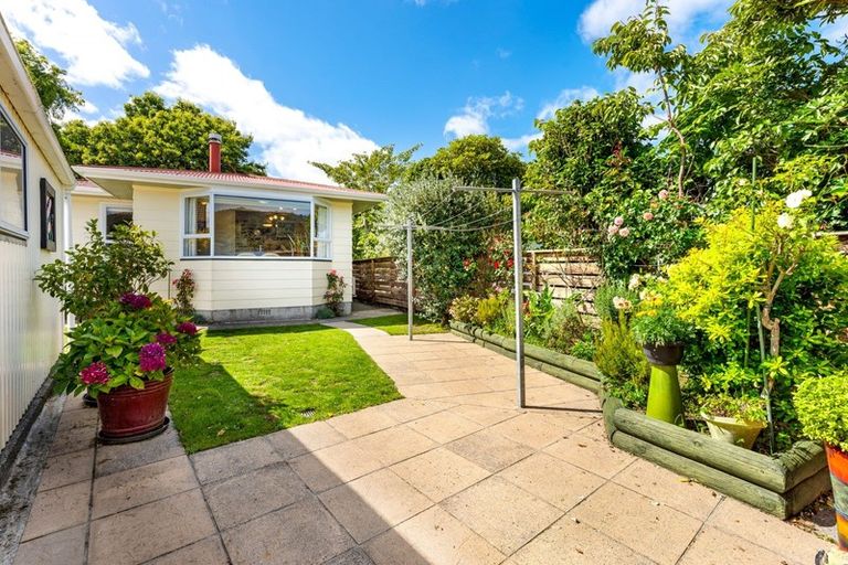 Photo of property in 17 Momona Street, Wainuiomata, Lower Hutt, 5014