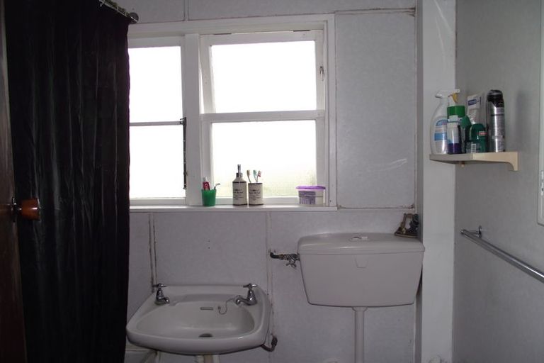 Photo of property in 42 Clyde Crescent, Roslyn, Palmerston North, 4414