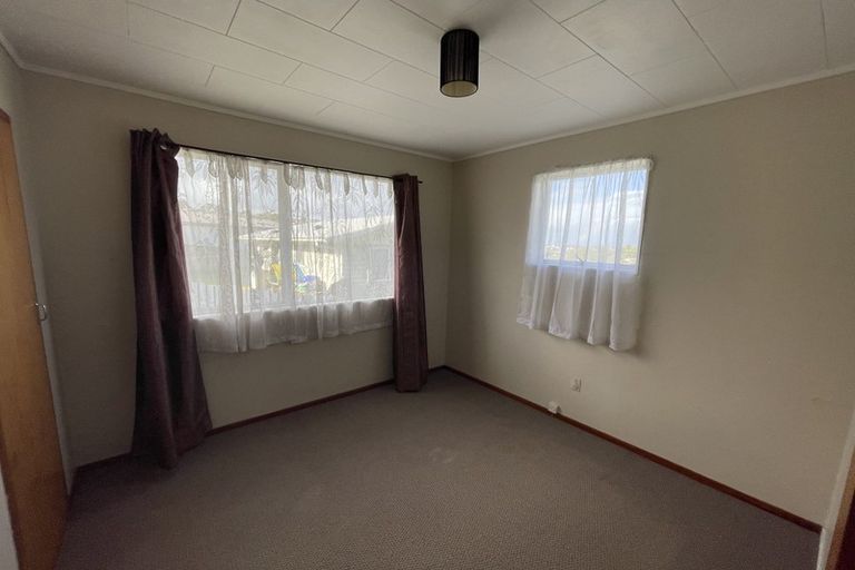Photo of property in 28 Glenfinn Place, Massey, Auckland, 0614