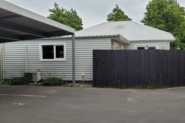 Photo of property in 4/6 Defoe Place, Waltham, Christchurch, 8023