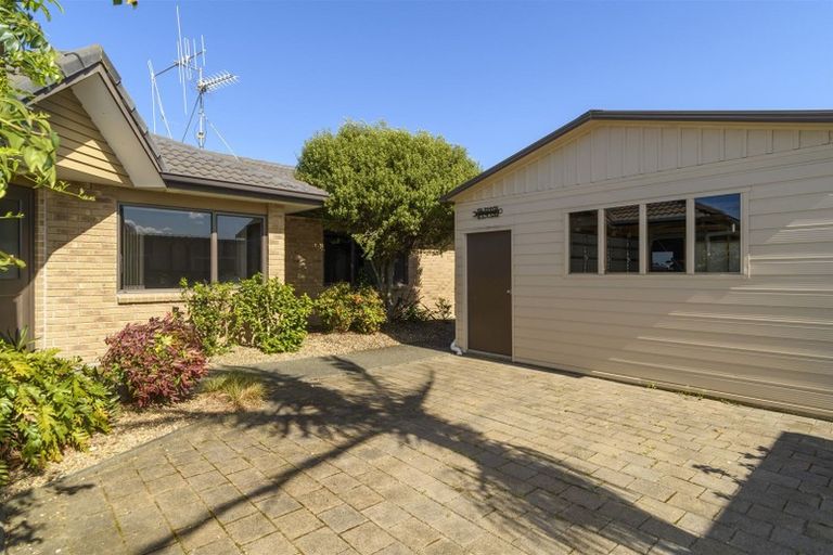 Photo of property in 8 Emma Place, Papamoa Beach, Papamoa, 3118