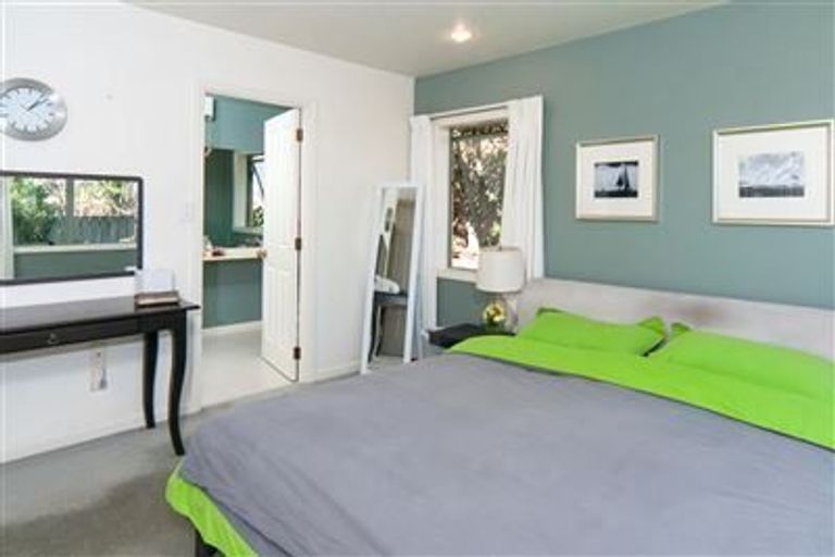 Photo of property in 21 Taroka Close, Pinehill, Auckland, 0632
