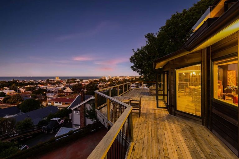 Photo of property in 70a Morley Street, New Plymouth, 4310