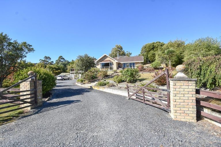 Photo of property in 76 Greenwich Street, Waihola, Milton, 9073
