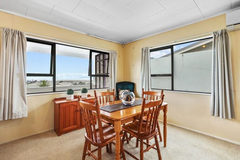 Photo of property in 18 Cullen Street, Mangawhai Heads, Mangawhai, 0505