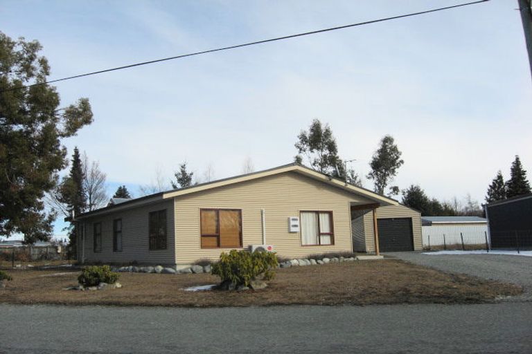 Photo of property in 16 Fraser Crescent, Twizel, 7901