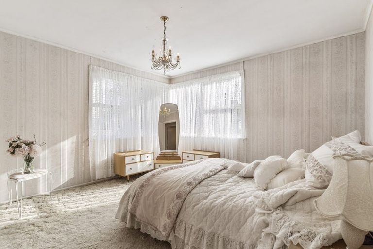 Photo of property in 11 Palmer Avenue, Glen Eden, Auckland, 0602