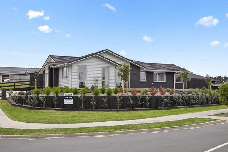 Photo of property in 11 Waikohi Avenue, Glenbrook, Waiuku, 2681