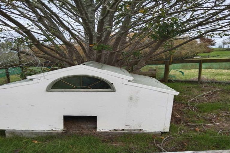 Photo of property in 11 Te Pahi River Drive, Paparoa, Maungaturoto, 0583