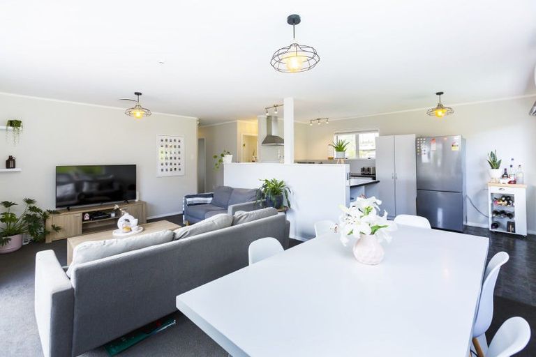 Photo of property in 63 Norana Road, Timberlea, Upper Hutt, 5018