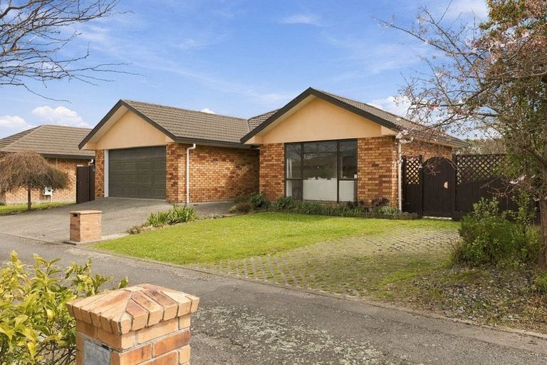 Photo of property in 21 Sorrento Place, Kelvin Grove, Palmerston North, 4414