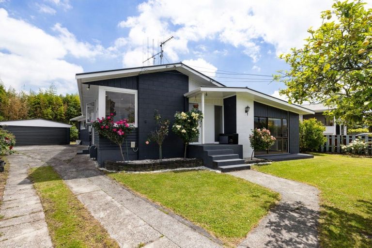 Photo of property in 6 Parkdale Place, Glenview, Hamilton, 3206