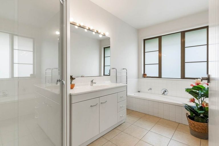 Photo of property in 5 George Deane Place, Greenhithe, Auckland, 0632