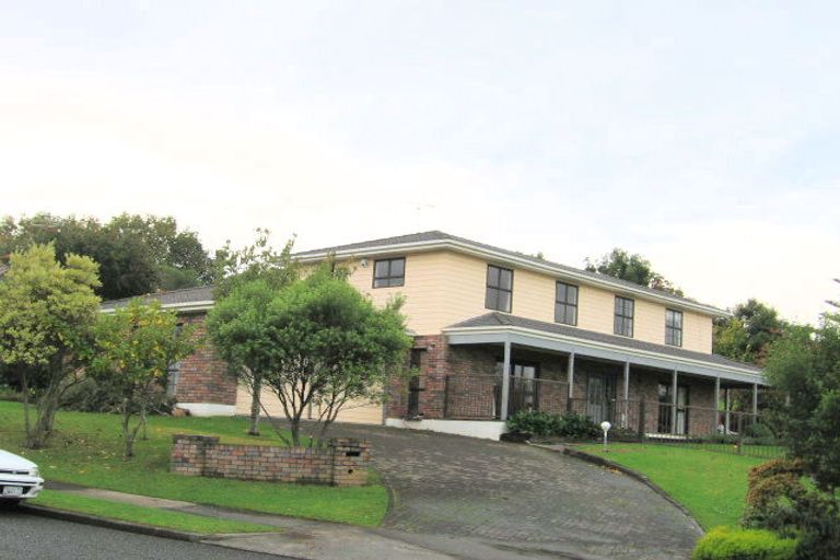 Photo of property in 27 Lexington Drive, Botany Downs, Auckland, 2010