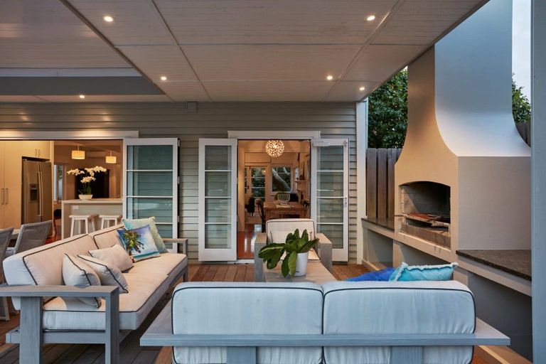 Photo of property in 12 Lysnar Street, Okitu, Gisborne, 4010