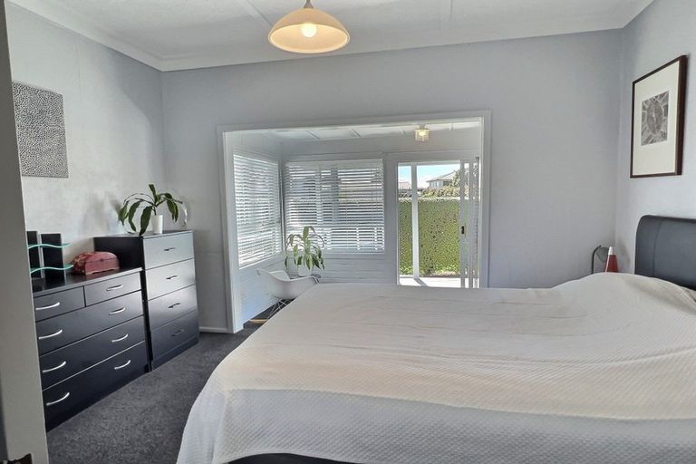 Photo of property in 82 Ferry Road, Clive, 4102