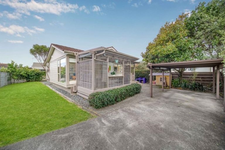 Photo of property in 1/36 Darren Crescent, Half Moon Bay, Auckland, 2012