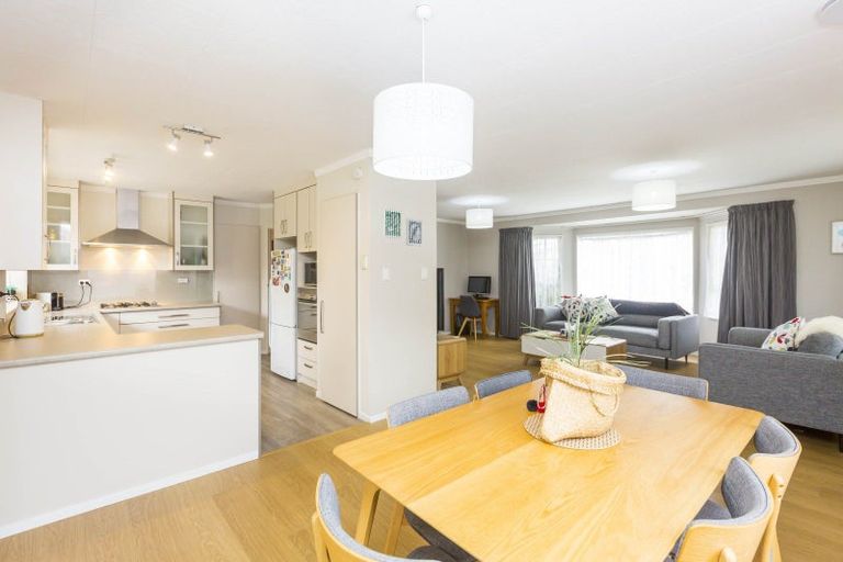 Photo of property in 4 Roband Crescent, Brown Owl, Upper Hutt, 5018