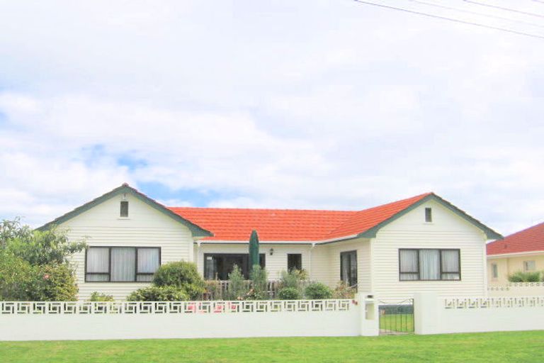 Photo of property in 54 Pitau Road, Mount Maunganui, 3116