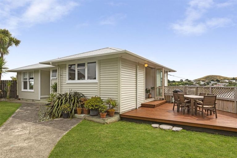 Photo of property in 42 Downes Street, Titahi Bay, Porirua, 5022