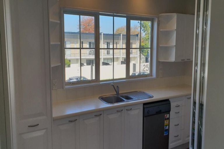 Photo of property in 28 Ayr Street, Riccarton, Christchurch, 8011