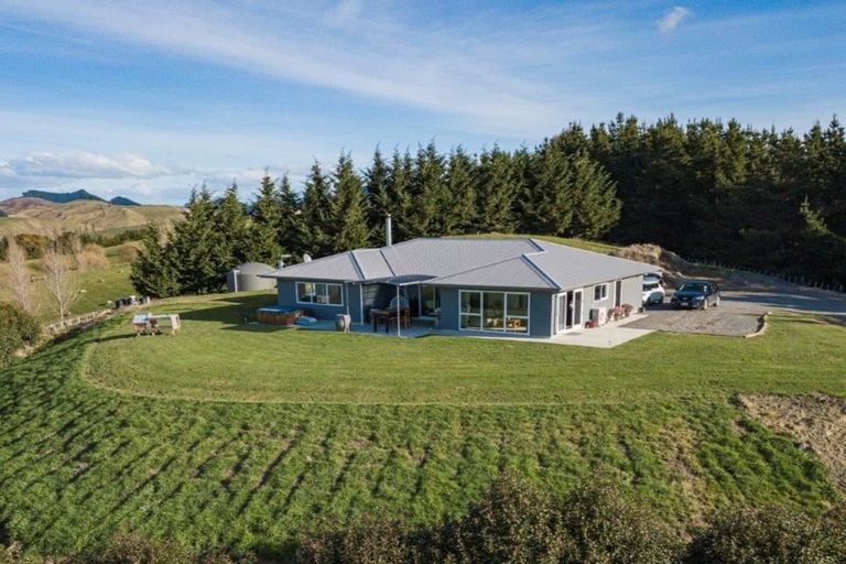 Photo of property in 1050 Kahuranaki Road, Kahuranaki, Havelock North, 4295