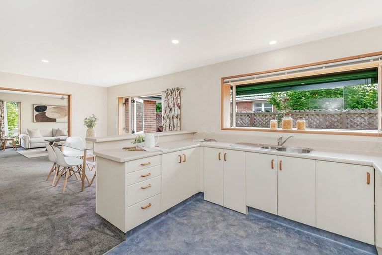 Photo of property in 2/128 Yaldhurst Road, Sockburn, Christchurch, 8042