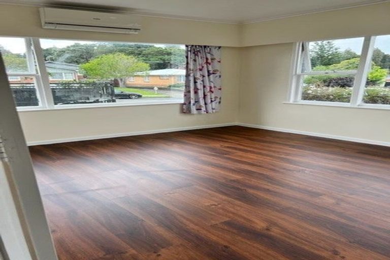 Photo of property in 90 Lawrence Crescent, Hillpark, Auckland, 2102