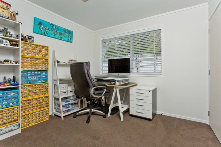 Photo of property in 17 Malters Place, Browns Bay, Auckland, 0630