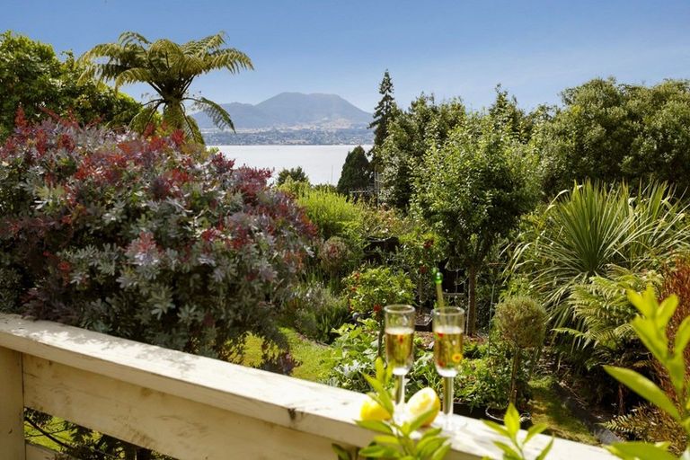 Photo of property in 7b Isobel Street, Acacia Bay, Taupo, 3330