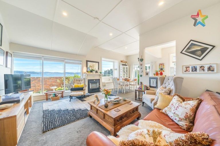Photo of property in 409 Marine Drive, Mahina Bay, Lower Hutt, 5013