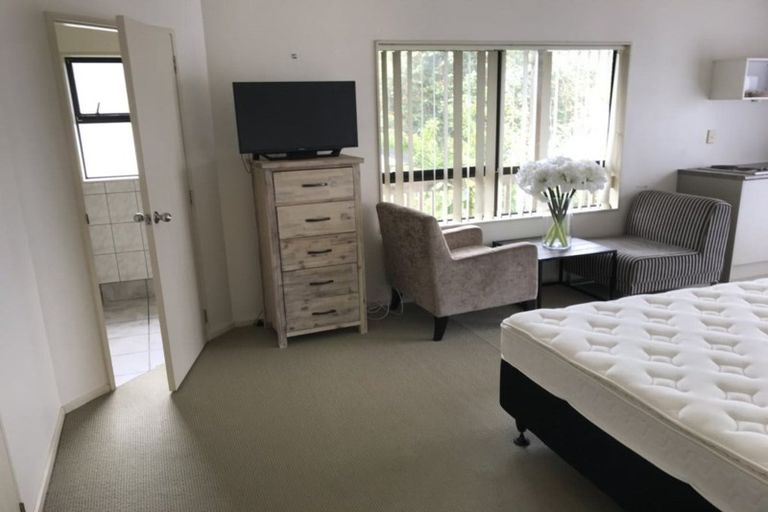 Photo of property in 26a Woodstock Road, Forrest Hill, Auckland, 0620