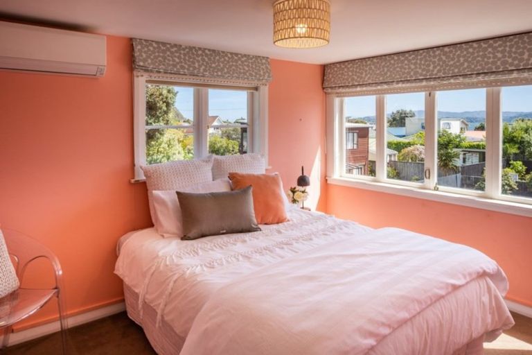 Photo of property in 7 Hinau Street, Eastbourne, Lower Hutt, 5013