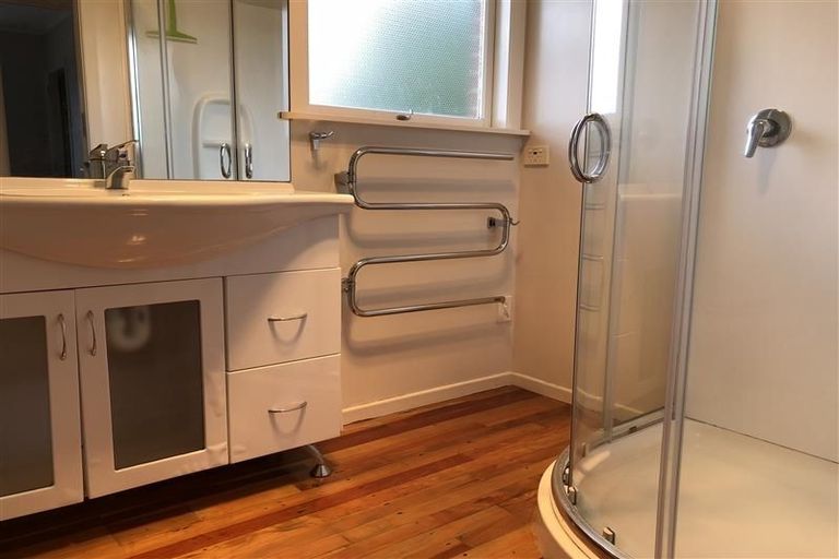 Photo of property in 57 Hutchinsons Road, Bucklands Beach, Auckland, 2014