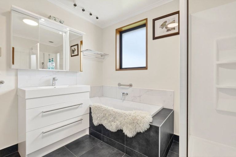 Photo of property in 4 Pisa Moorings Road, Mount Pisa, Cromwell, 9383