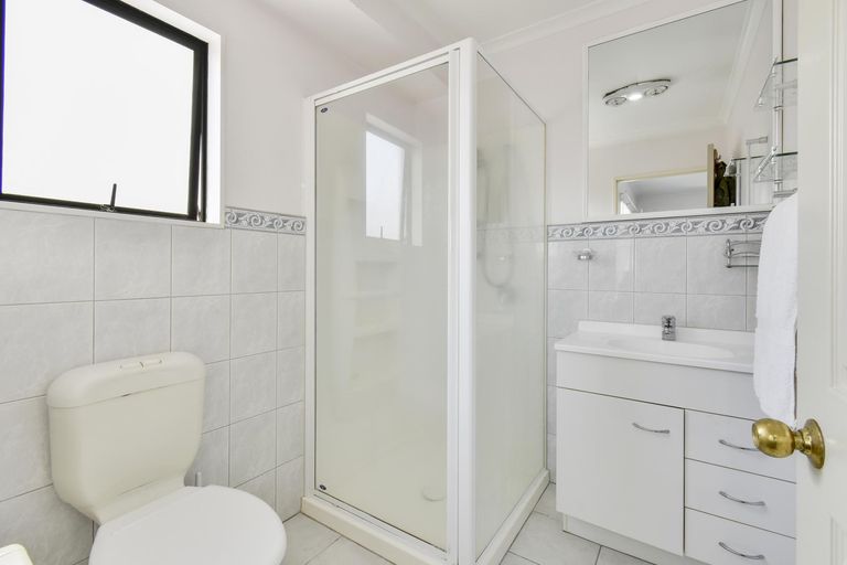 Photo of property in 1 Samara Place, Clendon Park, Auckland, 2103