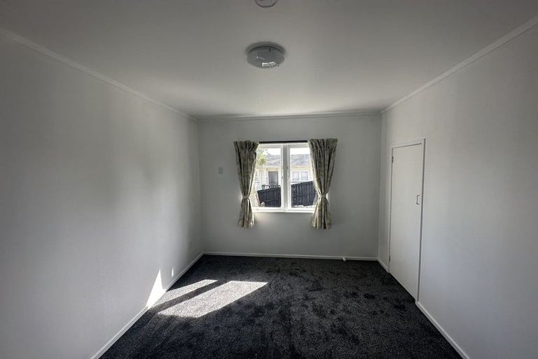 Photo of property in 13 Hellyers Street, Birkdale, Auckland, 0626