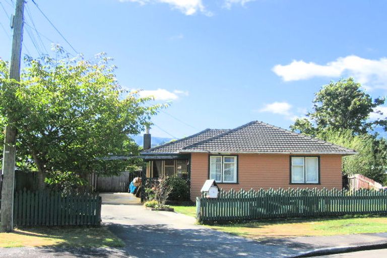 Photo of property in 15 Whangakoko Grove, Birchville, Upper Hutt, 5018